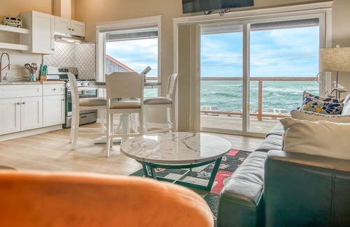 Depoe Bay Condo | Majestic Oceanfront Retreat with Whale Watching & Pet-Friendly