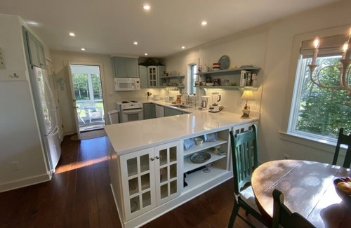 New Harbor Cottage | Ideal Ocean-View Cottage with Pool and Breakfast Included