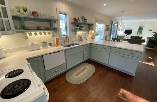 New Harbor Cottage | Ideal Ocean-View Cottage with Pool and Breakfast Included