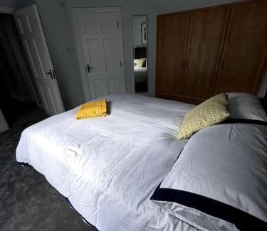 Achill Island House | Scenic Oceanfront Retreat with Pet-Friendly Amenities
