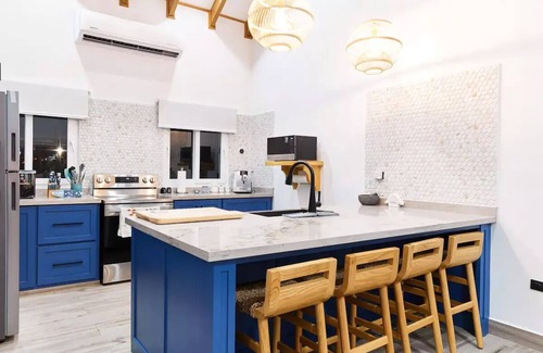 Omoa House | Oceanfront Oasis with Pool and Spa – Guest Rated 10/10