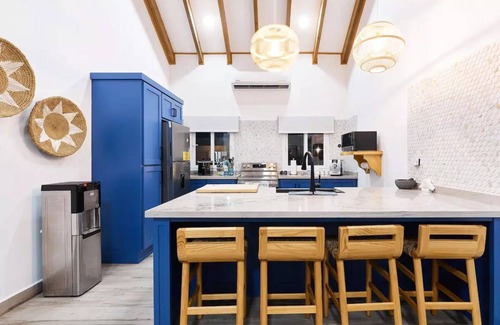 Omoa House | Oceanfront Oasis with Pool and Spa – Guest Rated 10/10
