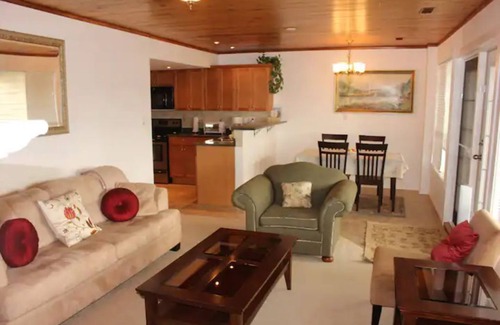 Central Okanagan House | Unforgettable Panoramic Lake View & Family-Friendly Amenities