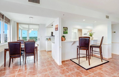 Vanderbilt Beach Apartment | Elevated Oceanfront Penthouse with Pool & Spa Amenities