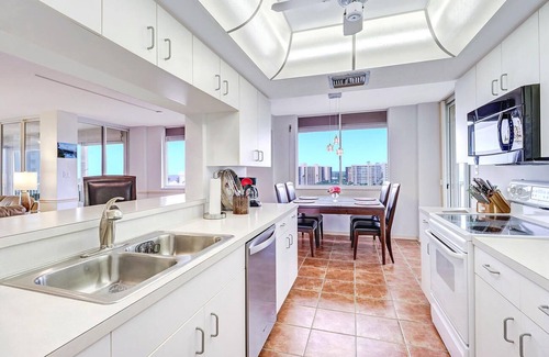 Vanderbilt Beach Apartment | Elevated Oceanfront Penthouse with Pool & Spa Amenities