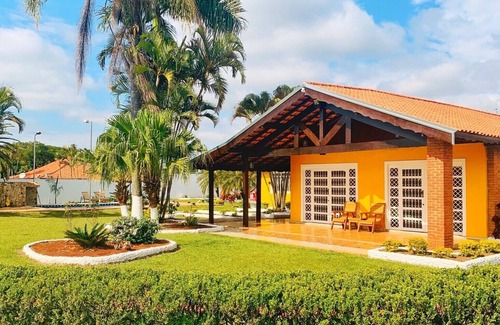 Boituva House | Relaxing Haven with Ocean Views & Pool Access