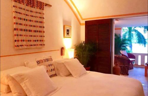 Ixtapa Apartment | Discover Punta Ixtapa: Oceanfront Bliss Awaits You