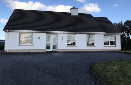 Dingle House | Oceanfront Retreat in Dingle Bay - Perfect for Families