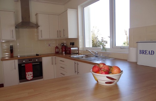 Rhossili House | Family-Friendly Home with Amazing Ocean Views and Amenities