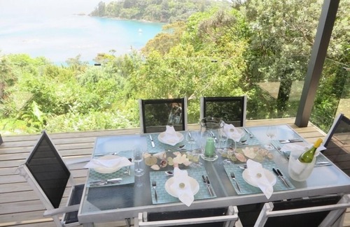 Waiheke Island Apartment | Modern Apartment with Breathtaking Ocean Views & Pool