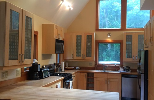 Lee House | Idyllic Lakefront Retreat with Spa & Pool Access