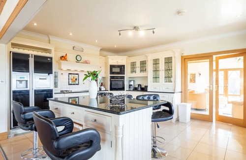 Cleggan House | Beachfront Oasis with Pool and 9.8/10 Guest Rating