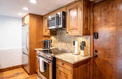 Vail Condo | Modern Decor with Slope Views & Pool Access Near Village