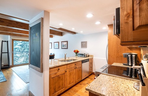 Vail Condo | Modern Decor with Slope Views & Pool Access Near Village
