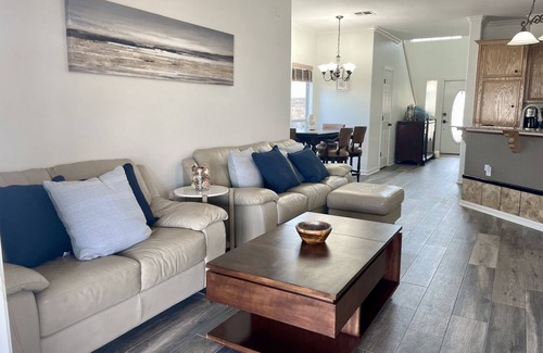 Corpus Christi House | Unforgettable Sunsets: Private Pool & Spa Walk to Beach
