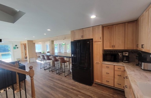 Lochmere House | Unforgettable Silver Lake Escape with Spectacular Sunsets