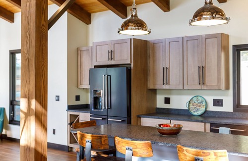 Burdett House | Unforgettable Sunsets in a Private Oasis with Pool Access
