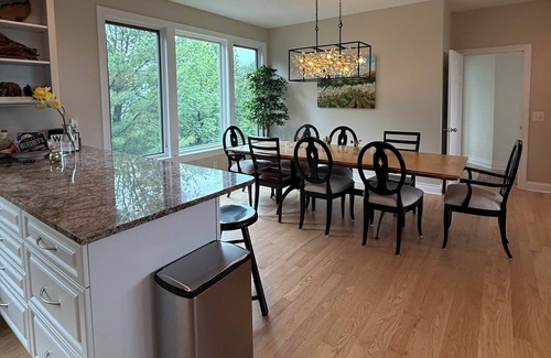 Suttons Bay House | Idyllic Up-North Retreat: 10/10 Guest Rated & Pet Friendly!