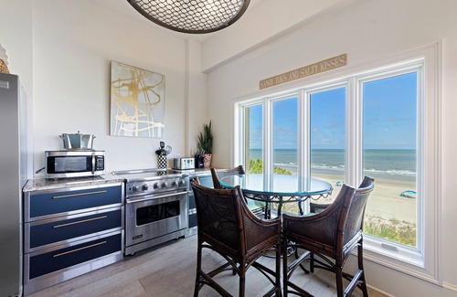 Beach Lagoon Villa | Oceanfront Condo with Breathtaking Views and Pool Access