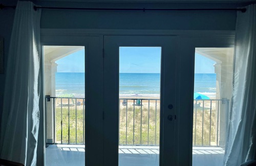 North Topsail Beach Condo | Top-Rated Ocean Front Villa Capriani with Pool & Spa