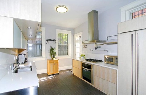 Logan Circle House | Elegant Victorian Escape in Logan Circle with Spa & Breakfast