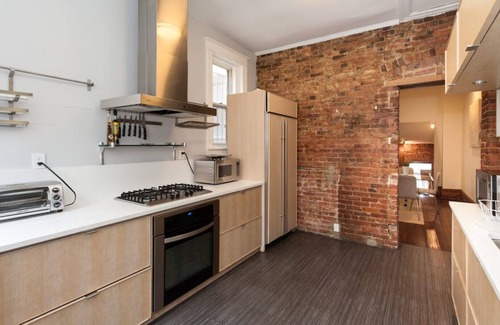 Logan Circle House | Elegant Victorian Escape in Logan Circle with Spa & Breakfast
