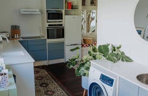 Mount Clarence House | Scenic Cottage Retreat with Spa & Hot Tub at Pinnaroo