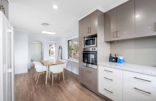 Sandy Bay House | Spectacular View Modern Comfort