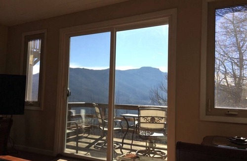 Seven Devils Condo | Breathtaking Views of Grandfather Mountain Await You!