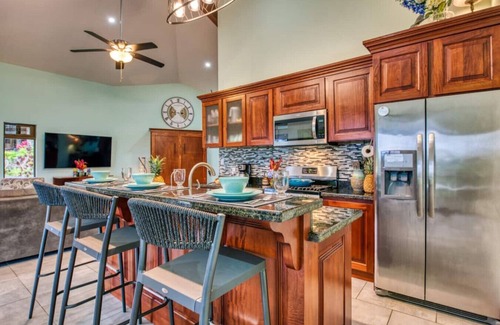 Tronadora Apartment | Scenic King Suites with Oceanfront Views and Pool Access