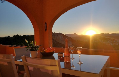 Cumbre del Sol Apartment | Unforgettable Oceanfront Views and Spa Retreat Awaits