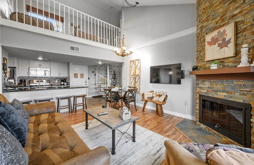 Chalet Village Condo | Gatlinburg Retreat: Scenic Views, Hot Tub & Fast WiFi
