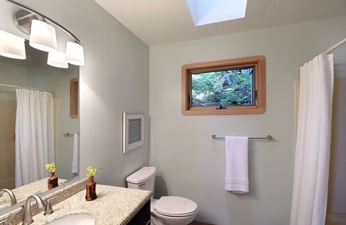 Sandpoint House | Experience Breathtaking Views & Pet-Friendly Amenities!