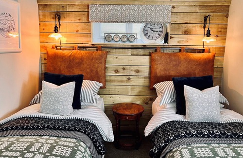 Pontsticill Cottage | Scenic Retreat with Pizza Oven, BBQ & Spa Amenities