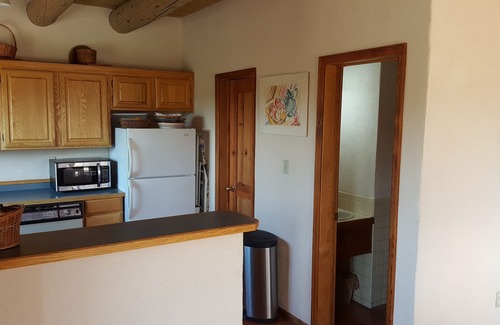El Prado House | Scenic Hotel with Taos Mountain Views & Family Amenities