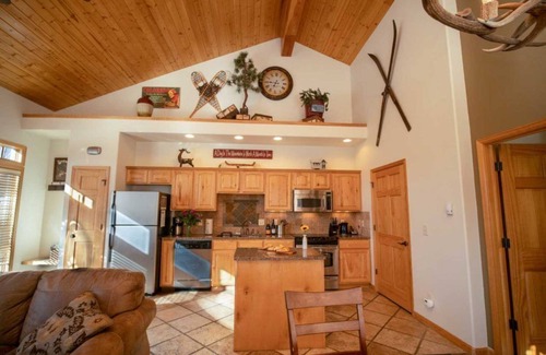 Stanley Hills Condo | Unforgettable Lake Estes Views with Hot Tub & Private Patio