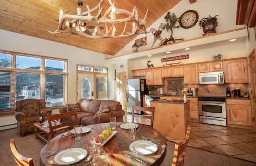 Stanley Hills Condo | Unforgettable Lake Estes Views with Hot Tub & Private Patio