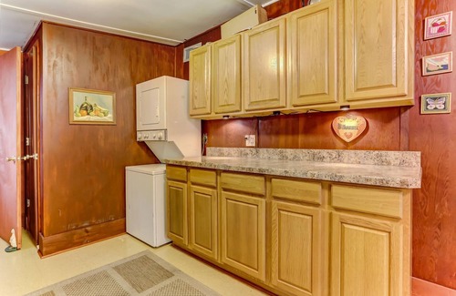 Starke House | Breathtaking Lakefront Retreat with 9.4/10 Guest Rating