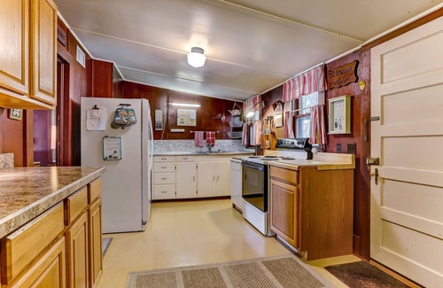 Starke House | Breathtaking Lakefront Retreat with 9.4/10 Guest Rating