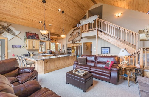 Creede Cabin | Discover Secluded Bliss with Spectacular Views & ATVs