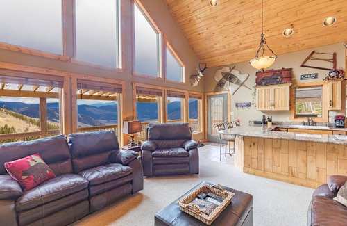 Creede Cabin | Discover Secluded Bliss with Spectacular Views & ATVs