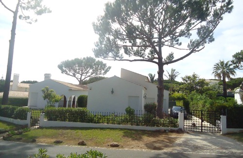 Quarteira Villa | Idyllic Villa with Private Pool Near Vilamoura Marina