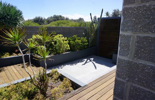 Anna Bay House | Inviting Family Retreat with Water Views, 2 Min to Beach