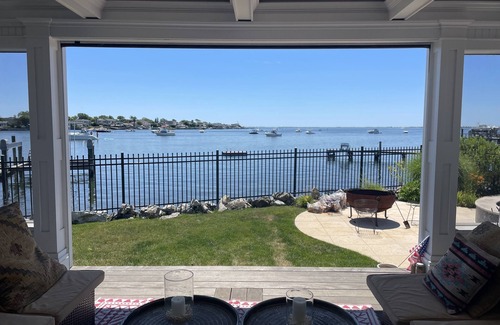Massapequa House | Unforgettable Waterfront Montauk Beach House Retreat