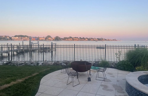 Massapequa House | Unforgettable Waterfront Montauk Beach House Retreat