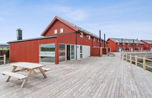 Vestvagøy House | Modern Rorbu in Lofoten with Oceanfront Views