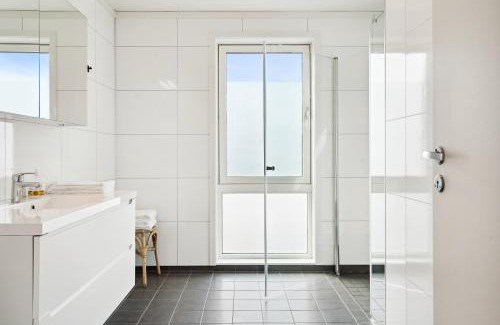 Vestvagøy House | Modern Rorbu in Lofoten with Oceanfront Views