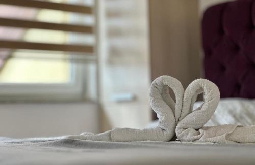 Ilidza Apartment | Stylish Lilac Penthouse at Speed Apartments - Guest Rated 10/10