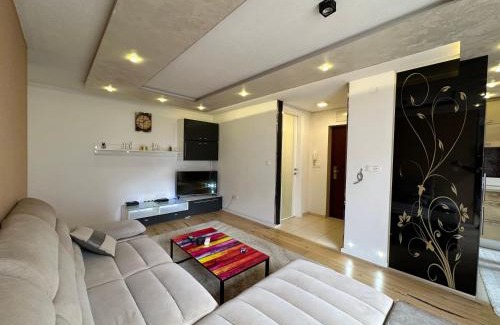 Ilidza Apartment | Stylish Lilac Penthouse at Speed Apartments - Guest Rated 10/10