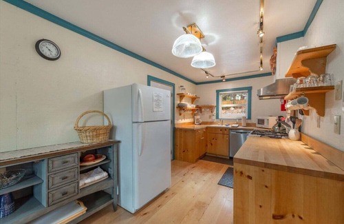 Brockway House | Cozy North Lake Cabin Near Speedboat Beach & Casinos